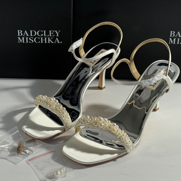 Badgley Mischka Caitlyn Heels Size 11 White Satin Pearl Embellished Ankle Strap - Picture 3 of 12